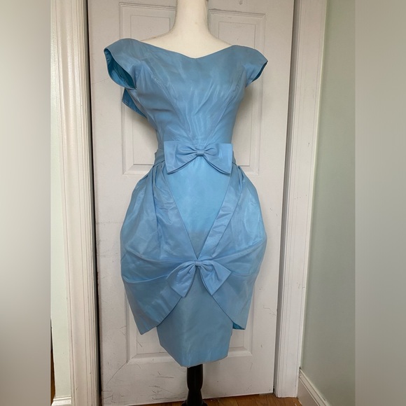 Vintage 1960s/50s Baby Blue “Cinderella” Dress - Picture 2 of 12